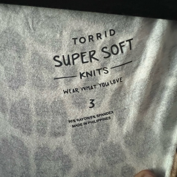 Torrid Super Soft Scoop Neck Fit And Flare Long Sleeve Top - Picture 8 of 9